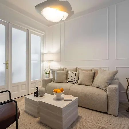 アパート Refined 3br - Balcony With Boulevard Views Near Cismigiu ブカレスト