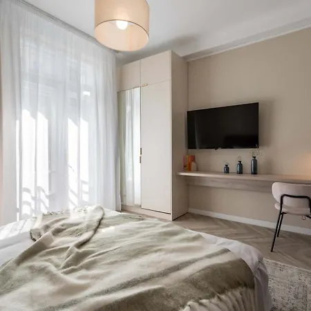 Apartment Refined 3br - Balcony With Boulevard Views Near Cismigiu *