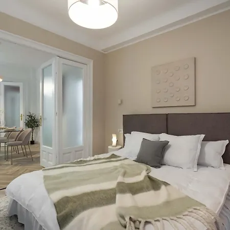 Refined 3br - Balcony With Boulevard Views Near Cismigiu