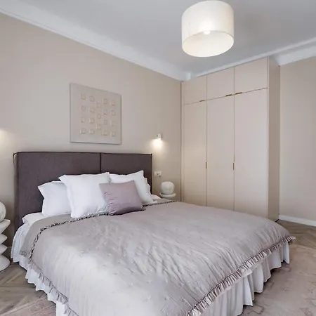 Apartament Refined 3br - Balcony With Boulevard Views Near Cismigiu