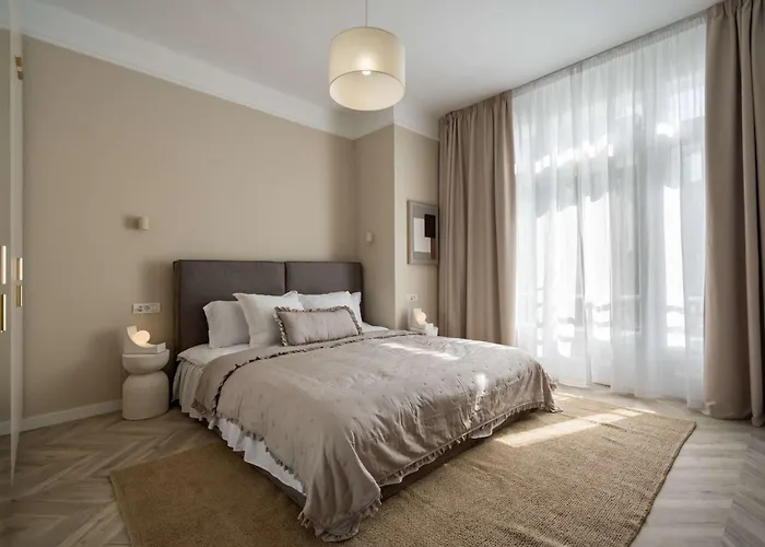 Refined 3br - Balcony With Boulevard Views Near Cismigiu Bucarest