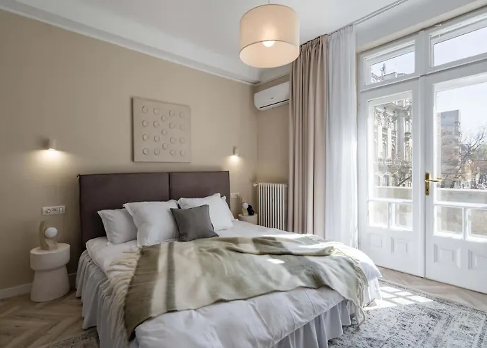 Refined 3br - Balcony With Boulevard Views Near Cismigiu *