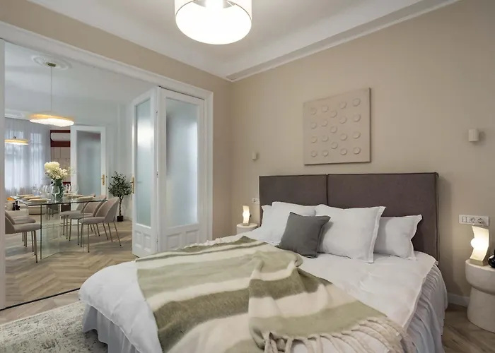 Refined 3br - Balcony With Boulevard Views Near Cismigiu