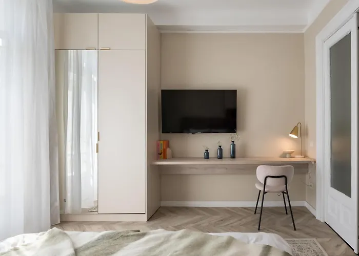 Refined 3br - Balcony With Boulevard Views Near Cismigiu דירה *