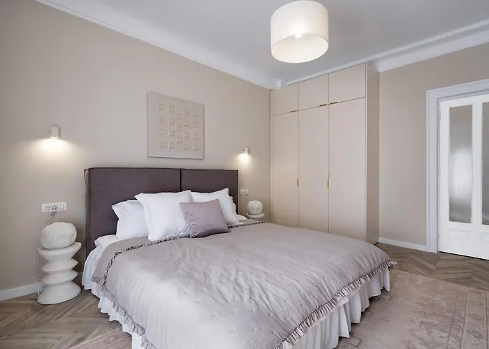 Apartament Refined 3br - Balcony With Boulevard Views Near Cismigiu