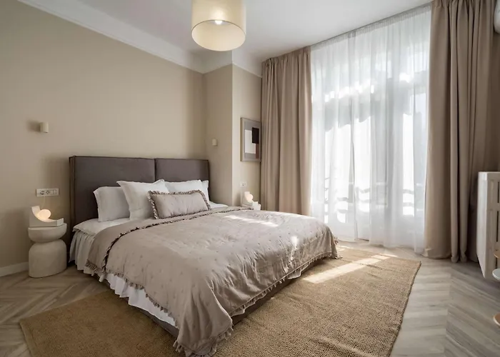 Refined 3br - Balcony With Boulevard Views Near Cismigiu