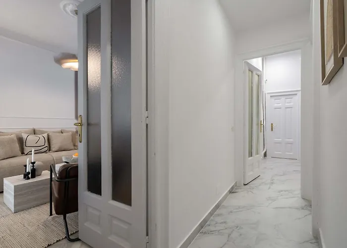 Apartamento Refined 3br - Balcony With Boulevard Views Near Cismigiu Bucarest