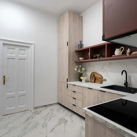 Refined 3br - Balcony With Boulevard Views Near Cismigiu Bukarest