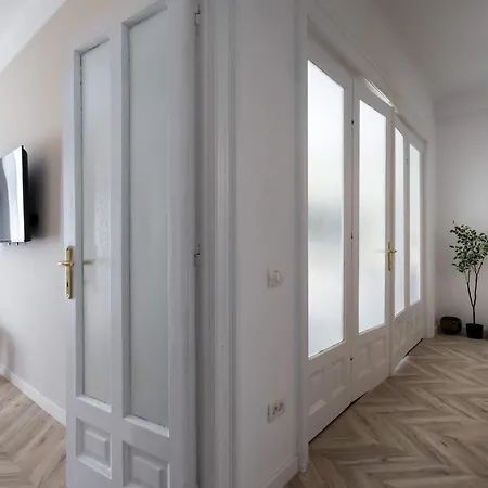 Refined 3br - Balcony With Boulevard Views Near Cismigiu * Bukarest