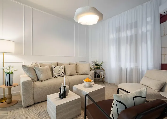 Refined 3br - Balcony With Boulevard Views Near Cismigiu Bükreş