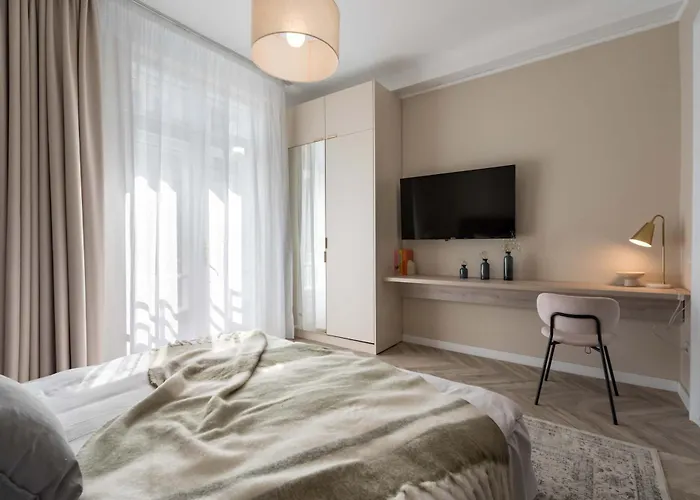 Daire Refined 3br - Balcony With Boulevard Views Near Cismigiu *
