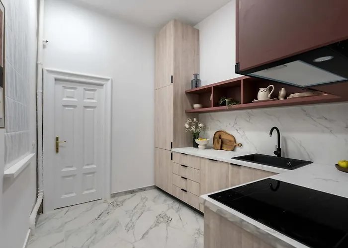 Refined 3br - Balcony With Boulevard Views Near Cismigiu Bükreş