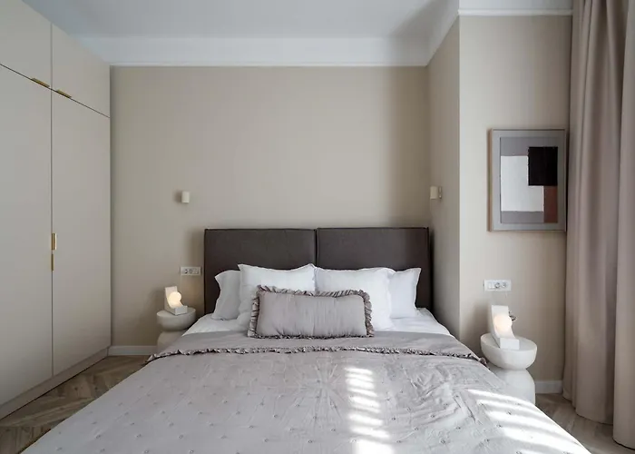 Refined 3br - Balcony With Boulevard Views Near Cismigiu