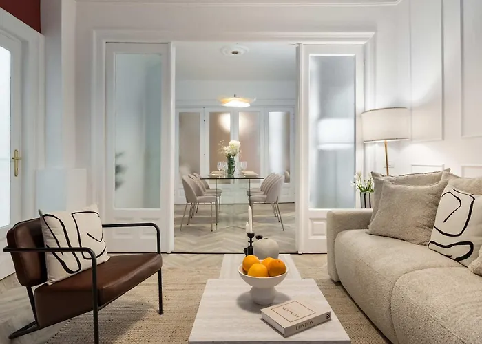 Daire Refined 3br - Balcony With Boulevard Views Near Cismigiu *